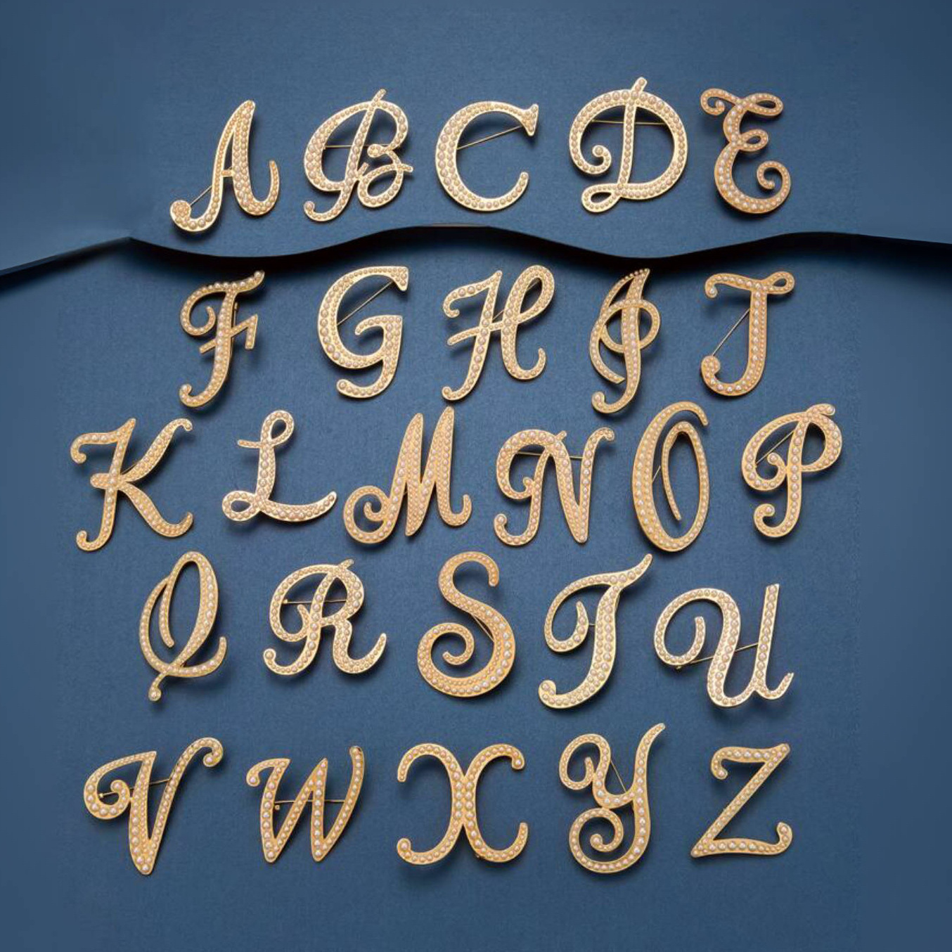 New European and American Pearl 26 English Letter Brooch All-match Costume Elegant Corsage Large 6cm Letter Brooch