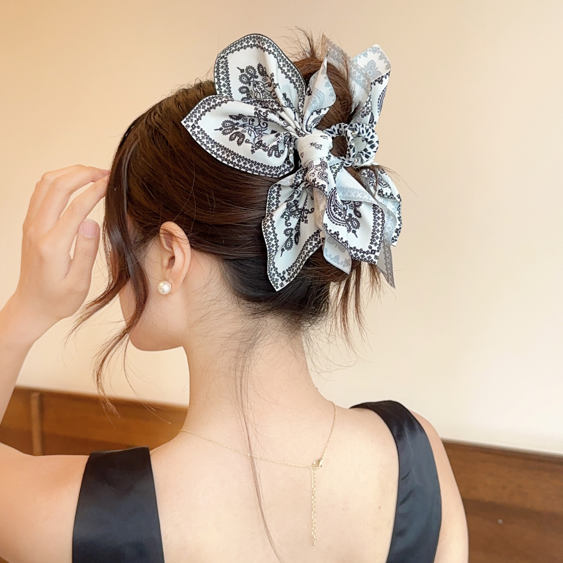 Vintage Paris Cashew Flower Love Double-sided Grab Clip High-grade Bow Headwear Hairpin Back of Head Shark Clip_voghion.com