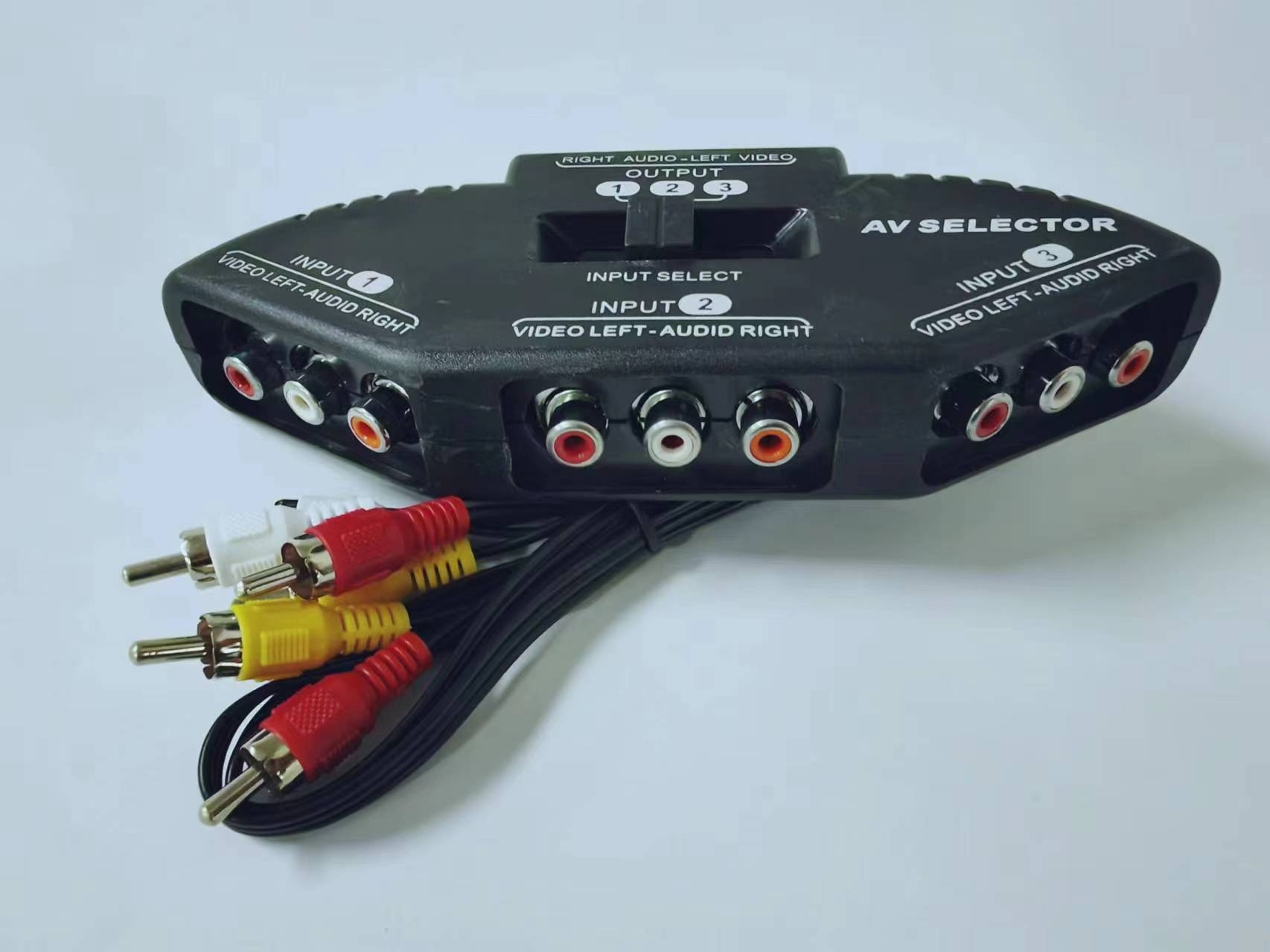AV switcher to TV video one-to-three audio switcher distributor one-to-three interface TV converter