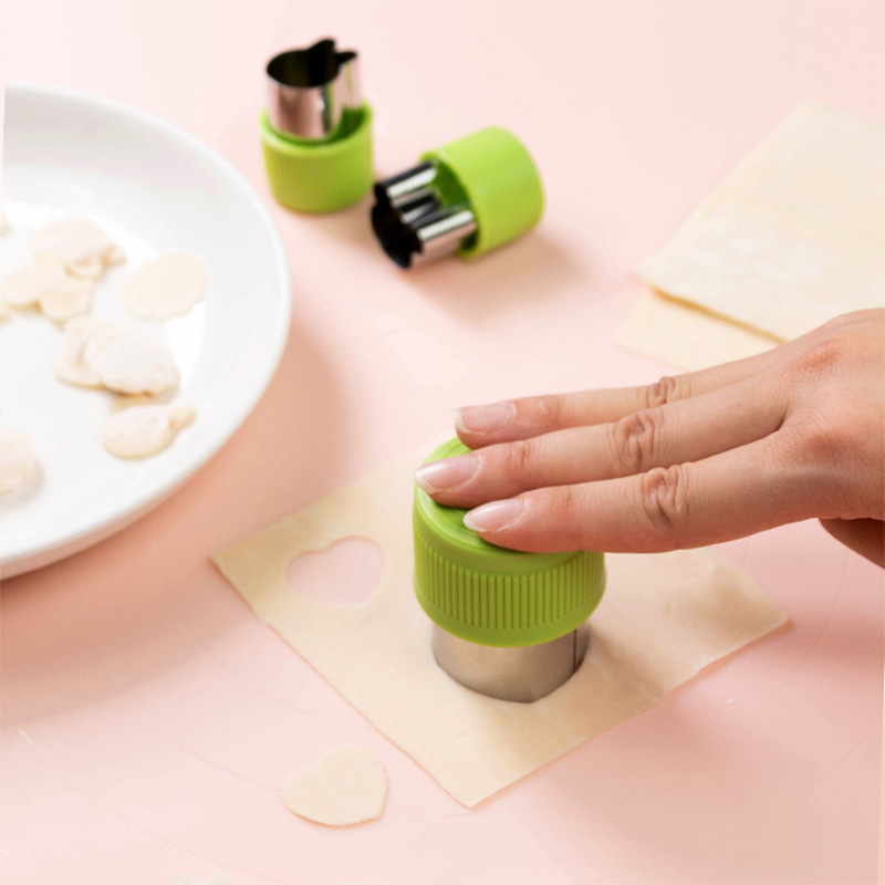 Spot nine-piece set of stainless steel biscuit mold diy fruit and vegetable cutting mold household cut flower mold set