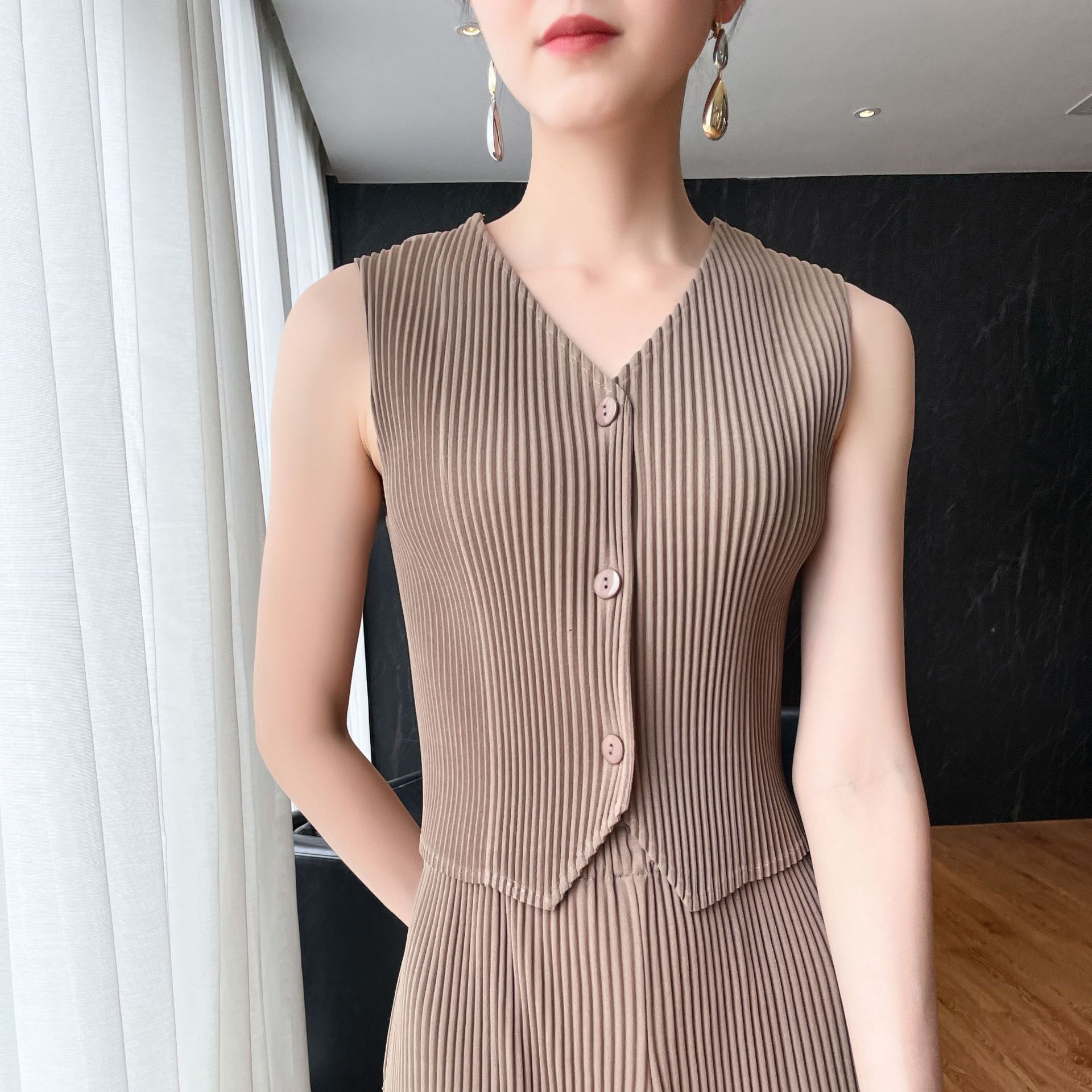 Qiuchun new 2024 high-end pleated fashionable V-neck casual slim single-breasted vest three-piece vest