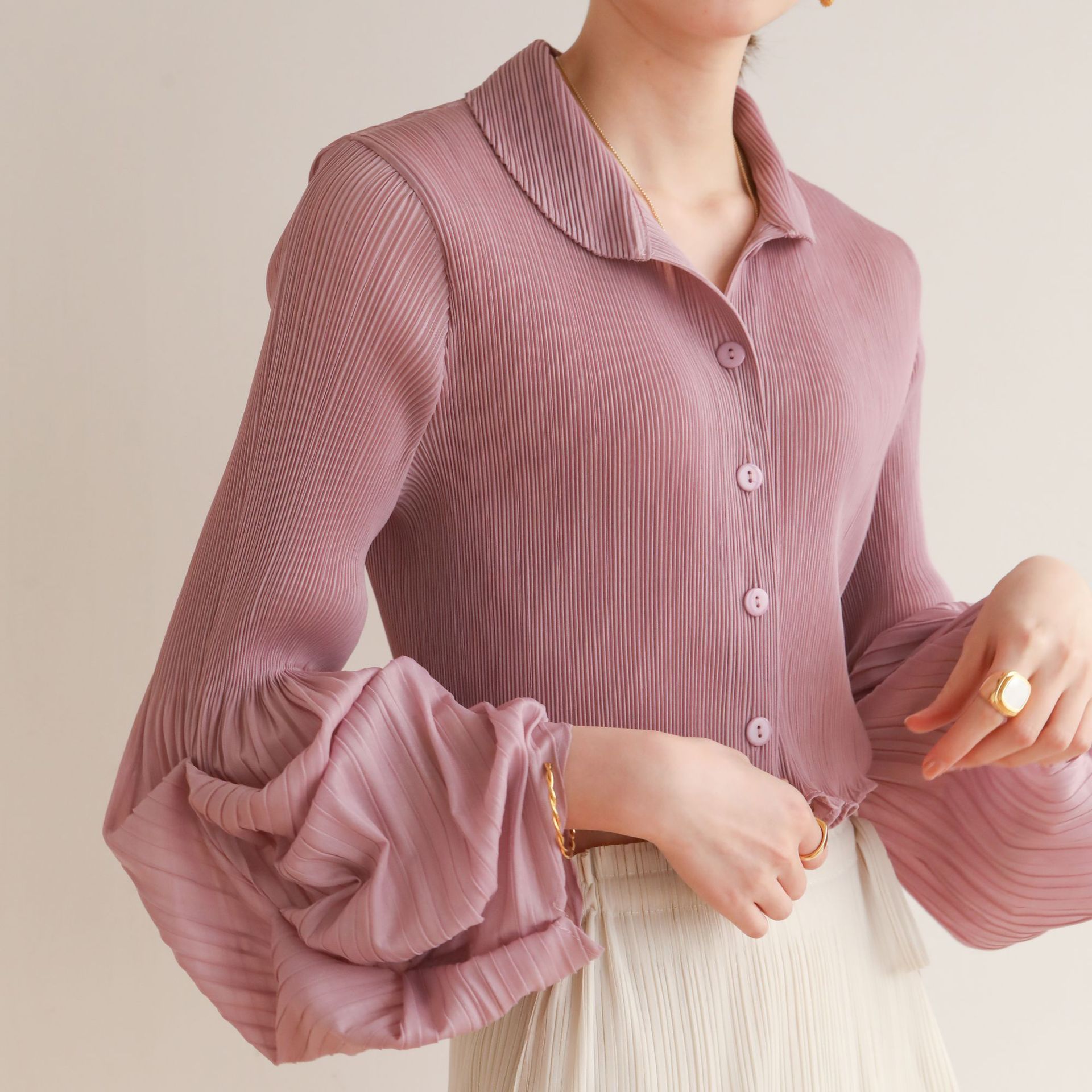 Qiuchun new style launched high-end style pleated puff sleeves high-end fashionable slim temperament small top pleats