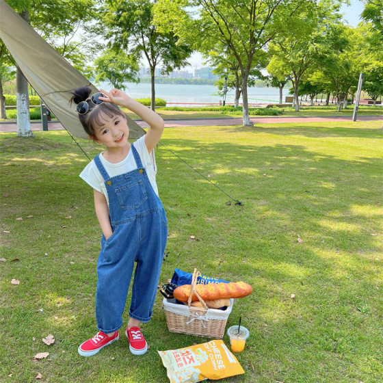 Korean version of children's clothing children's suspenders 2025 spring and autumn summer western style casual big pocket Denim pants for boys and girls