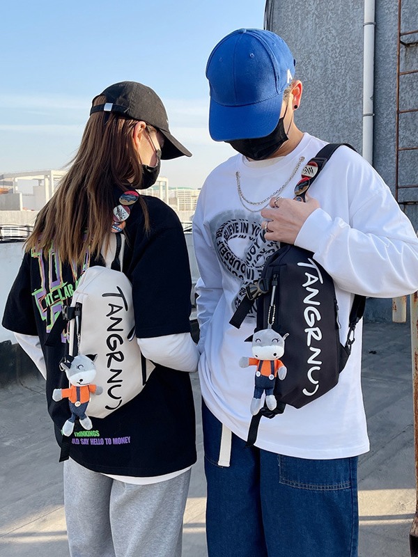 2023 trendy fashion messenger bag boys bag niche sports casual bag women's shoulder bag personalized Japanese chest bag