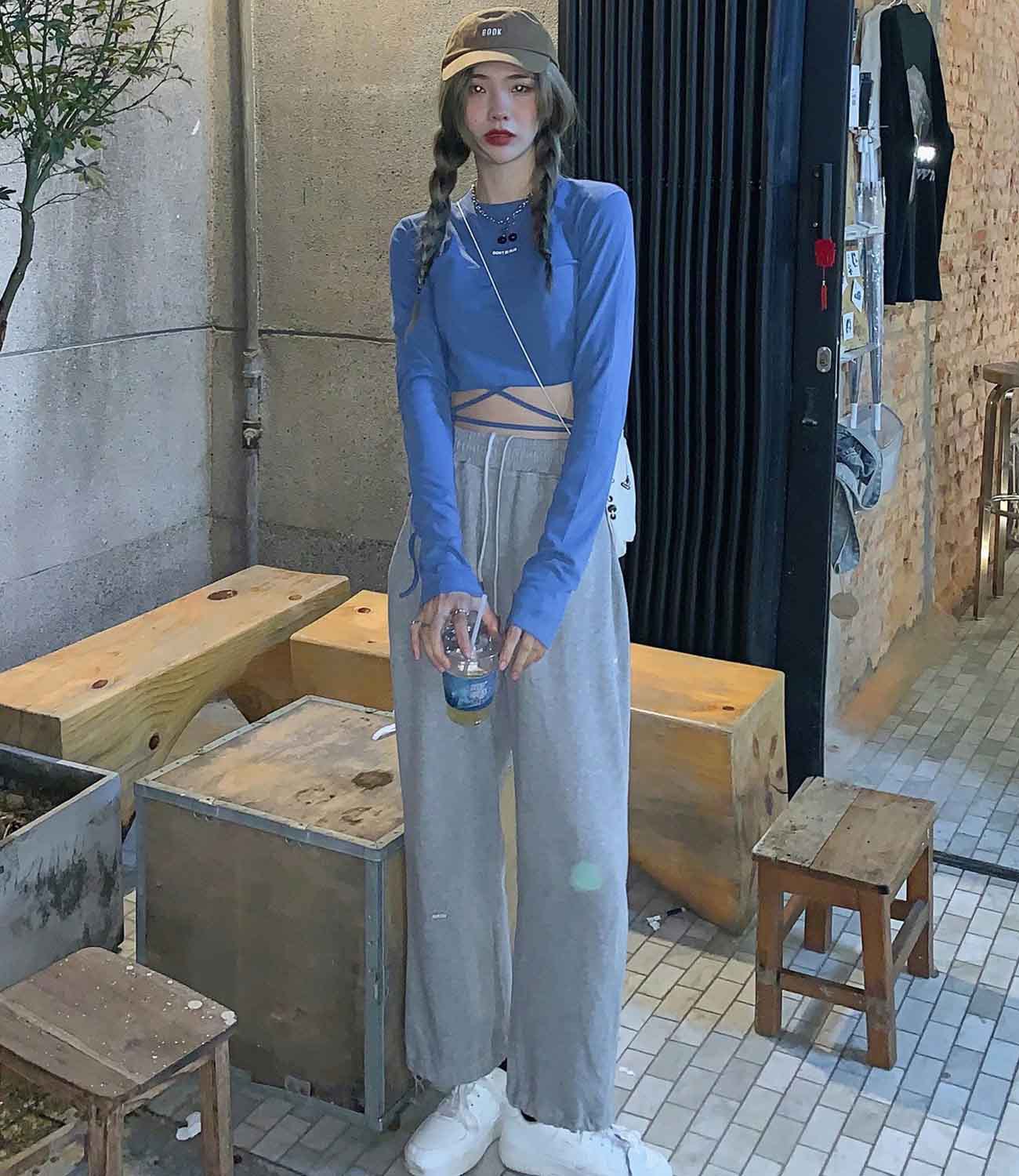 Strap Spice Girl Long-sleeved T-shirt Women's Spring and Autumn 2022 New Design Sense Short Top ins Trendy Navel-exposed Base Shirt