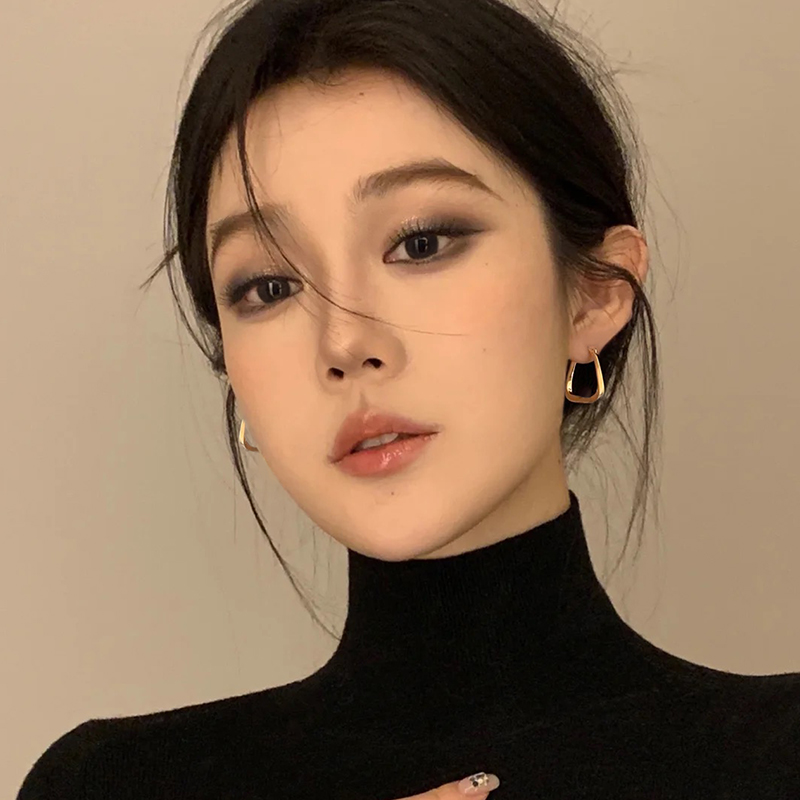Niche design sense tide earrings high cold wind earrings new smooth
Simple Ear Ring
Earrings wholesale women