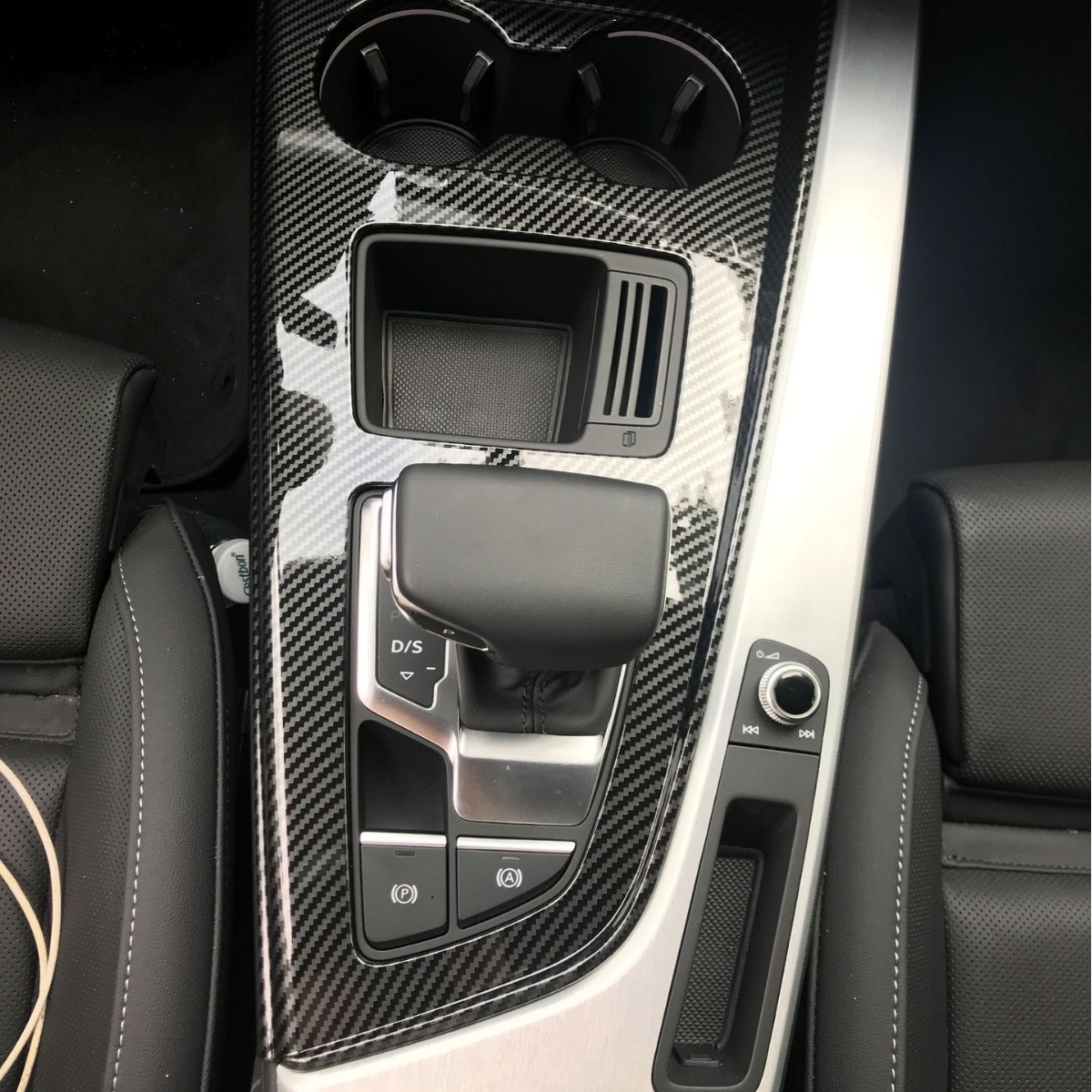Suitable for 17-2022 Audi A4L/A5 central control gear panel door handle (full vehicle interior)