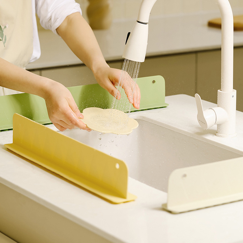 Kitchen Sink Water Barrier Splash-proof Water Sink Baffle Washing Sink Washing Water Barrier Silicone Suction Cup Water Barrier