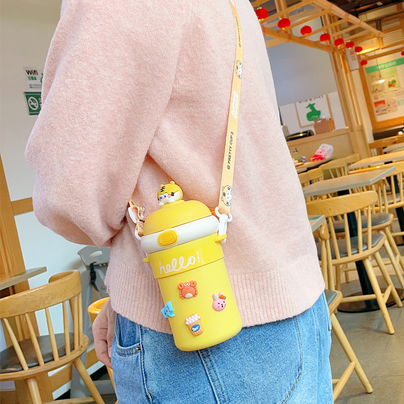 Wholesale delivery student crossbody super cute glass cup straw Cup ins style girl's high-looking small ball water Cup
