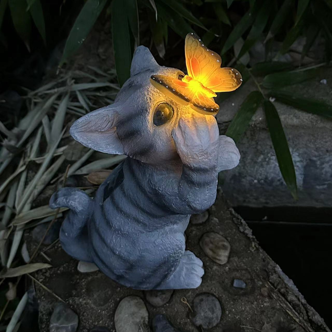 Cute cat solar lamp yard decoration ornaments outdoor simulation Quanzhou resin crafts cross-border new products