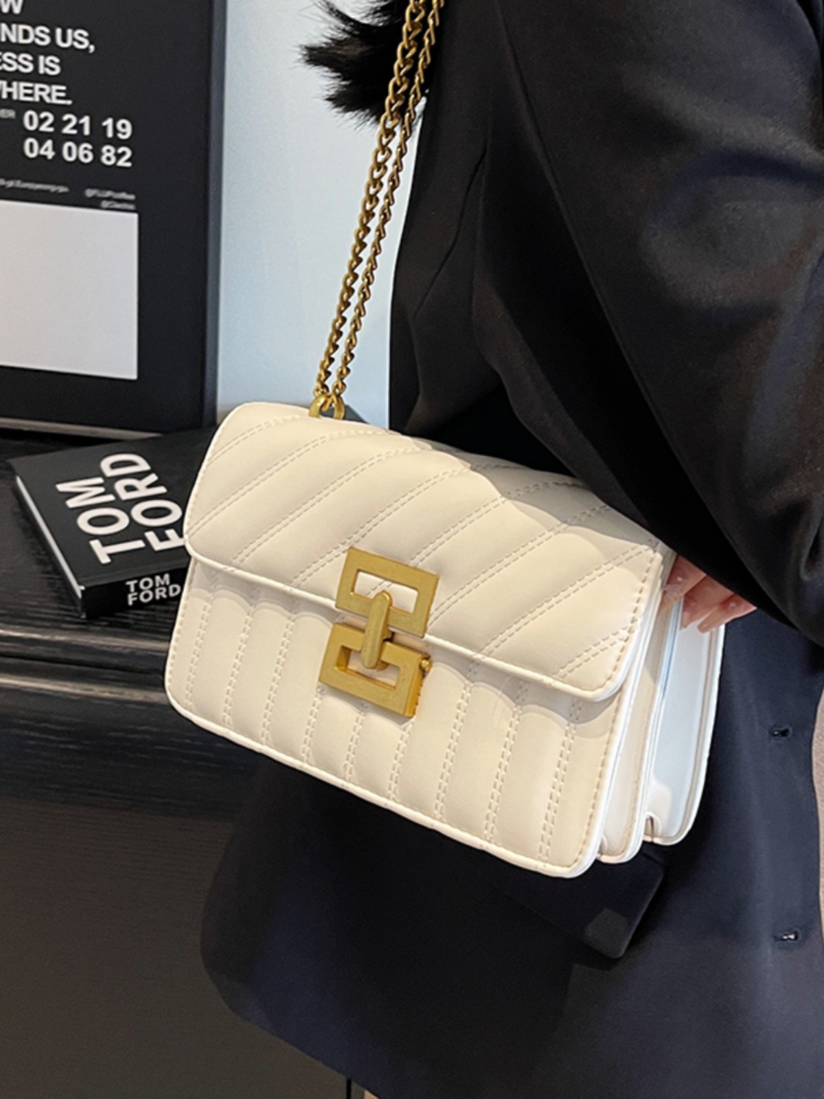 Autumn and winter retro small bags for women, new popular popular versatile chain crossbody bags, fashionable single shoulder small square bags