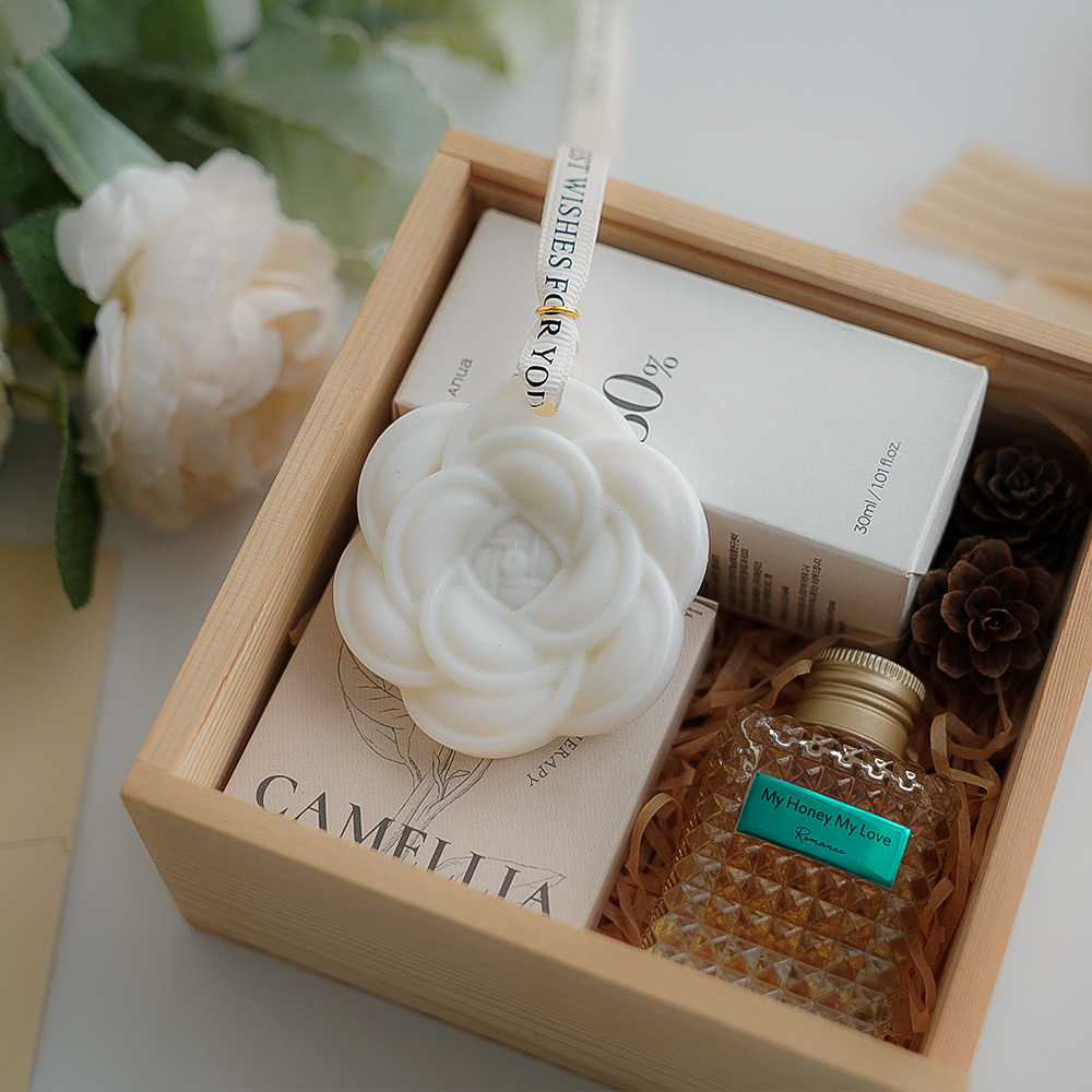 Wholesale camellia aromatherapy pendant Valentine's Day gift wax slices fresh air solid wardrobe aromatherapy wax slices