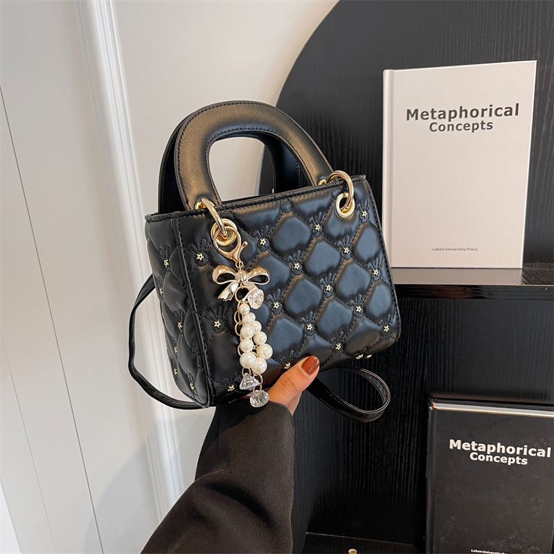 2024 spring and summer new style daffy bag ladies casual handbag niche texture fashion all-match shoulder bag