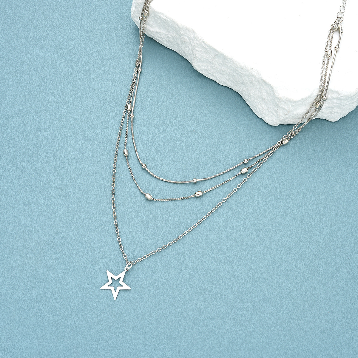 Neue hohle fünfzackige Stern Anhänger Halskette kreative Persönlichkeit Retro Legierung Perle Kette Schlüsselbein Kette Frauen_voghion.com