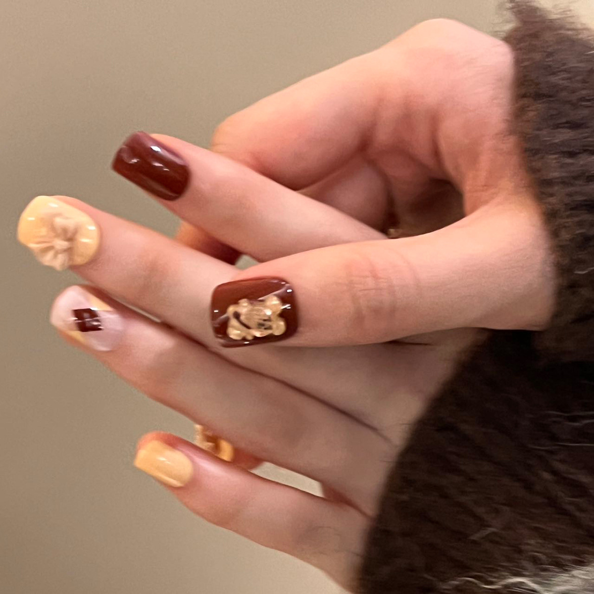 金色小熊紅色穿戴甲蝴蝶結甲片成品美甲貼片成品press on nails