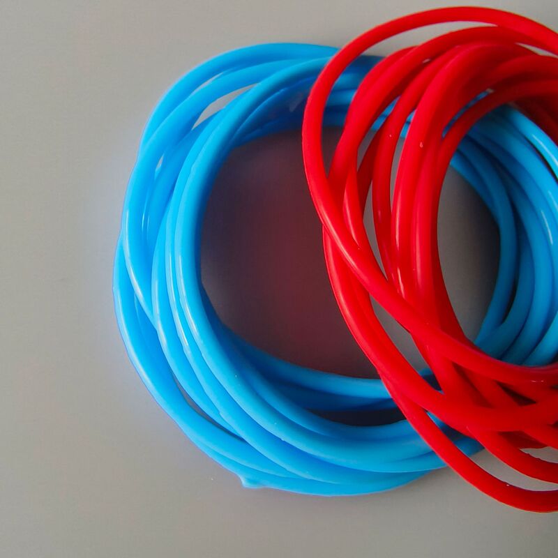 現物の実色のシリカゲルの輪ゴムのブレスレットのアクセサリーは髪の毛の細いブレスレットの線を結んで5.5mmを通してできます。|undefined