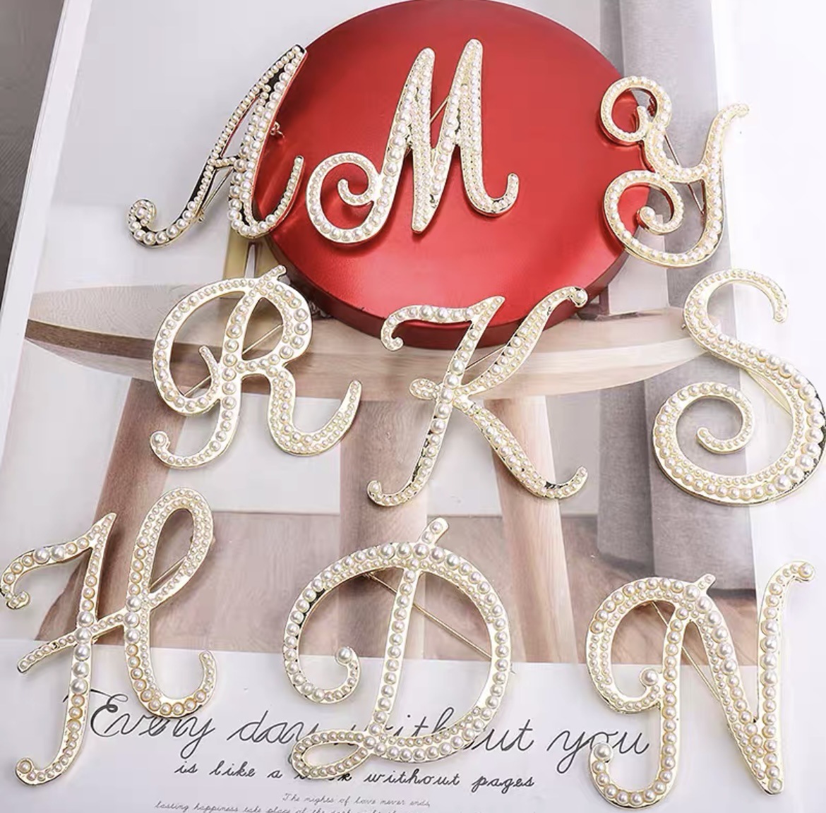 New European and American Pearl 26 English Letter Brooch All-match Costume Elegant Corsage Large 6cm Letter Brooch