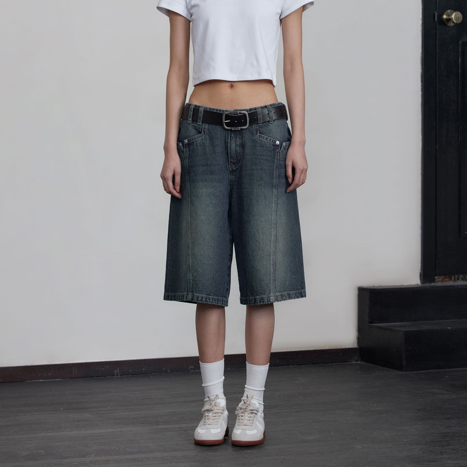 New American Style Retro Washed Old Denim Shorts Women's Vibe Design Sense Loose Straight Five-point Mid-length Pants Cross-border