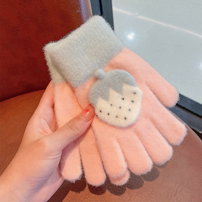 Children's gloves cute strawberry knitted fleece-lined thick soft warm windproof student girl autumn and winter student full finger