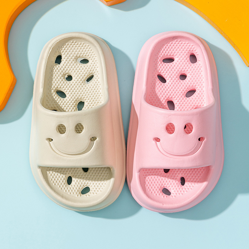 Children's bath bathroom slippers Summer Boys and Girls non-slip hollow leaking non-stinky feet indoor home soft bottom sandals