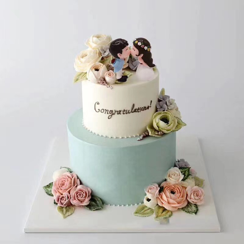 ♡七夕バレンタインデーのキス人形新郎新婦カップルがプロポーズ結婚記念日の結婚式ケーキを飾っています。|undefined