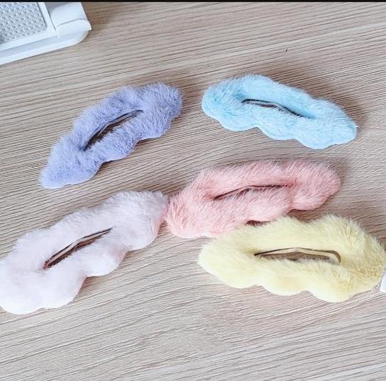Autumn and winter cute clouds wave plush hairpin girl bangs hairpin children BB side clip furry headwear super cute