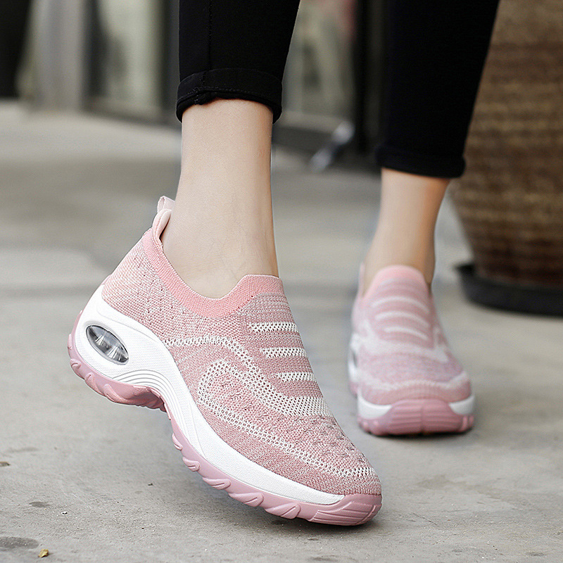2024 New Cross-border Wholesale Old Beijing Cloth Shoes Red Sports Mother Women's Casual Soft Bottom Air Cushion Shoes