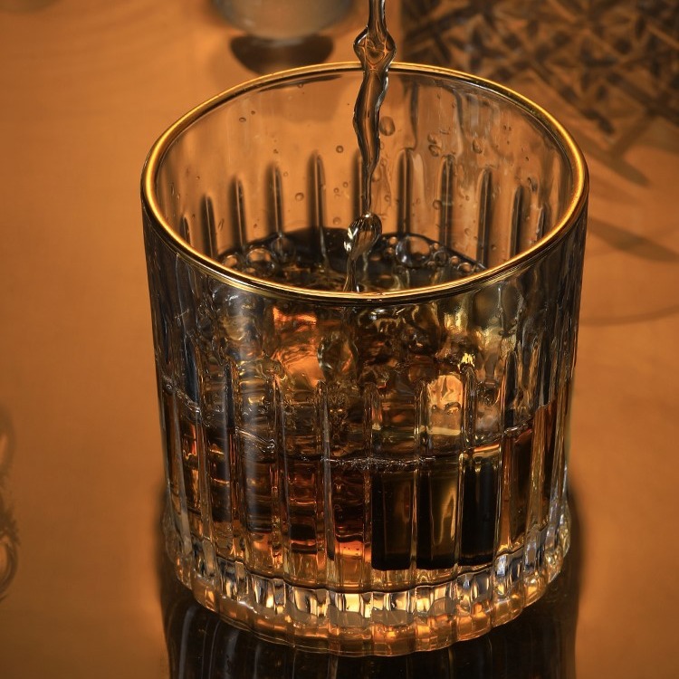 Entry Luxury Phnom Penh Vertical Strip Large Whiskey Lead-free Glass Mug Household Red Wine Yerie Beer Mug Water suit