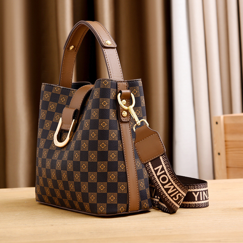 Wholesale Fashion Portable Small Bag Women's New Bucket Bag Simple Commuter Women's Bag Textive Shoulder Crossbody Bag
