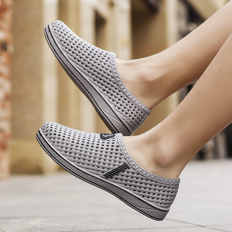 Hole Shoes Men's Summer New Fashionable Thick Bottom Toe Sandals Soft Bottom Outer Wear Casual Non-slip Breathable Beach Shoes