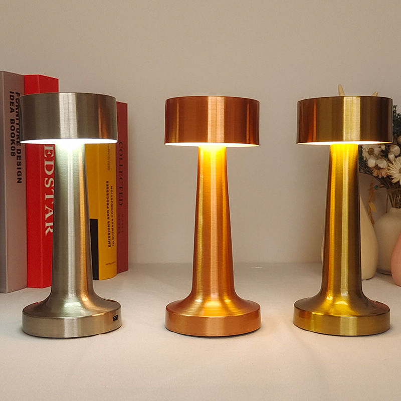 Cross-border retro metal table lamp LED touch rechargeable table lamp hotel bar restaurant bedside atmosphere night light