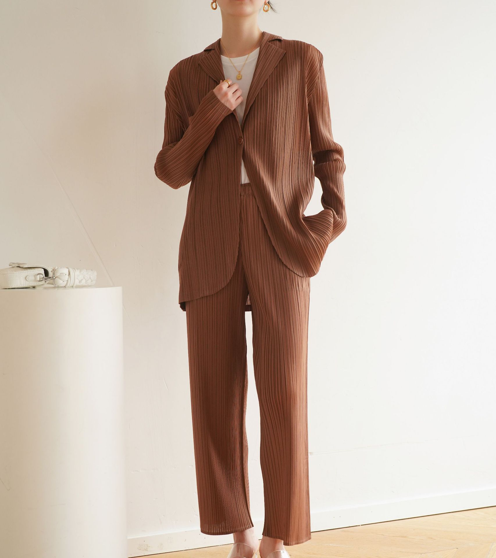 Manufacturer direct autumn and spring style high-end pleated high-end commuting age-reducing one-piece blazer suit jacket trousers set