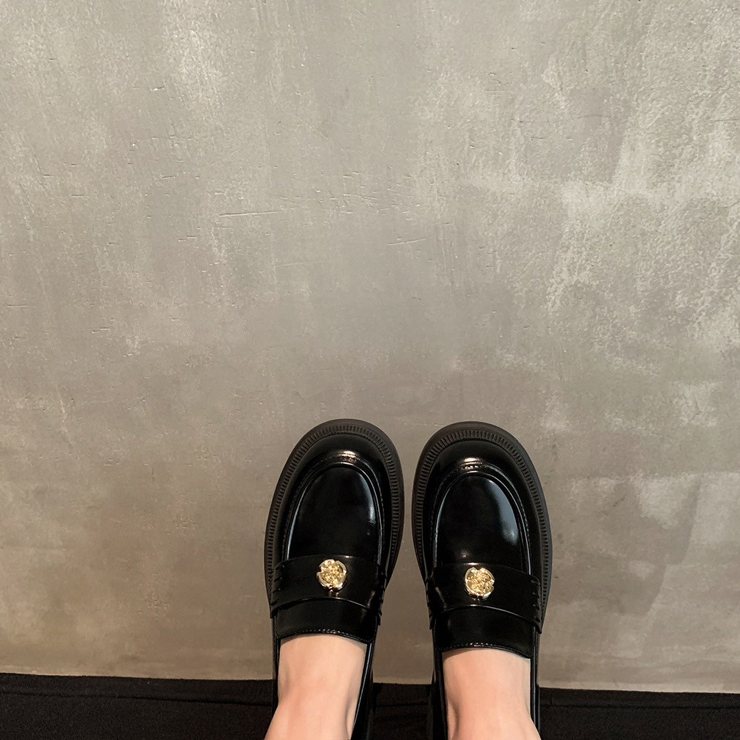 (In stock) Su Yinyin camellia flower love ~ small gold coin buckle platform loafers women's shoes small leather shoes