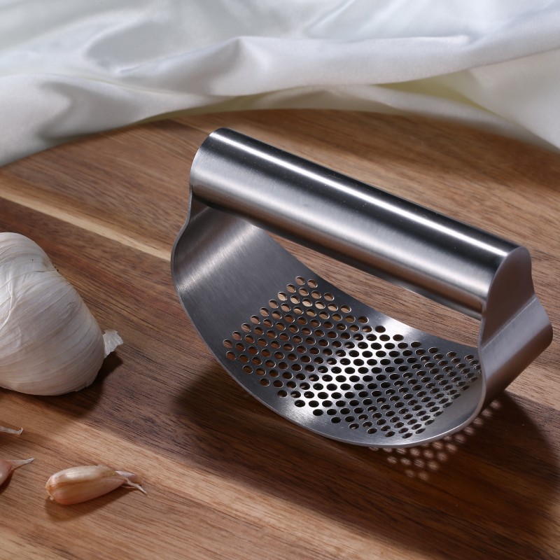 Stainless steel manual ring garlic press large garlic garlic garlic mash garlic chopsticks household kitchen garlic press tool