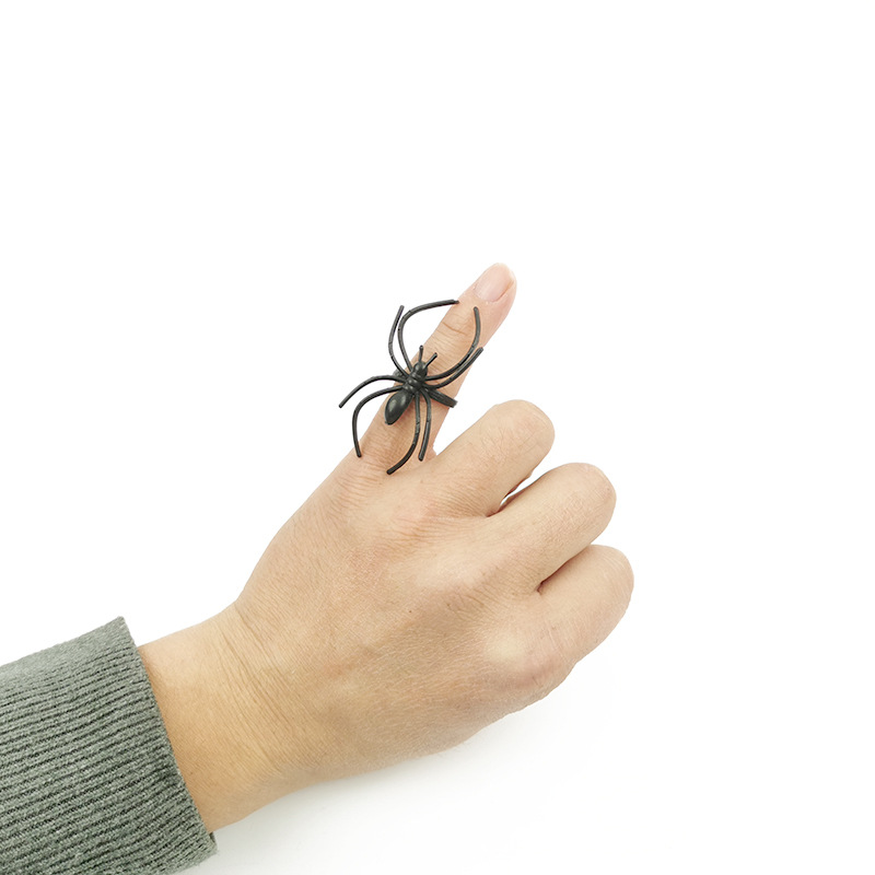 Halloween spider ring ghost festival dress up party props ghost festival simulation Spider plastic spider ring wholesale