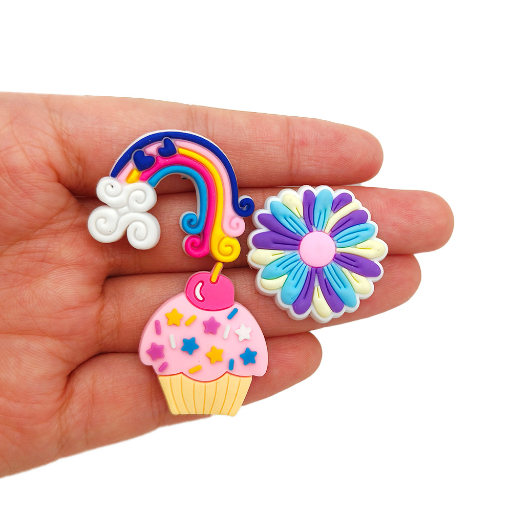 Cute small fresh light powder hole shoes shoes flower decorative buckle soft rubber DIY shoe accessories accessories Amazon wholesale