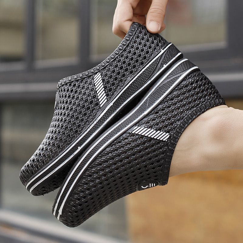 Hole Shoes Men's Summer New Fashionable Thick Bottom Toe Sandals Soft Bottom Outer Wear Casual Non-slip Breathable Beach Shoes