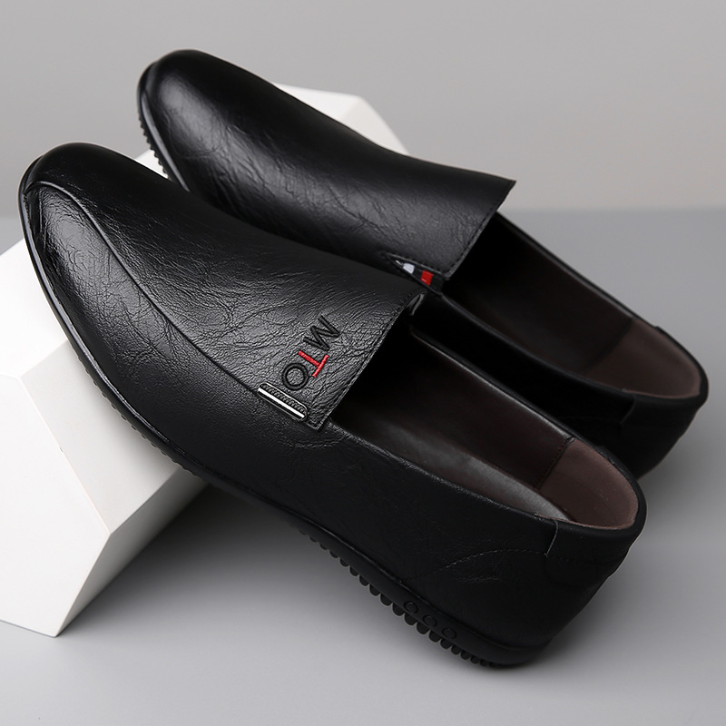 Men's shoes new men's casual bean shoes non-slip breathable feet soft bottom soft surface a step-on leather shoes a generation of hair