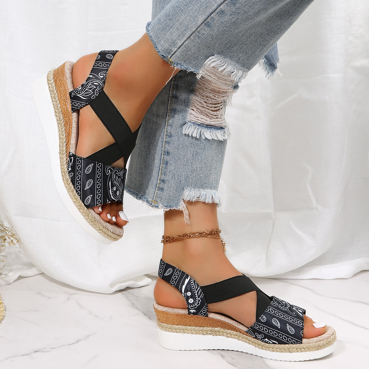 Spot European and American large size women's sandals 2022 summer new flat wedge fish mouth casual women's sandals Amazon