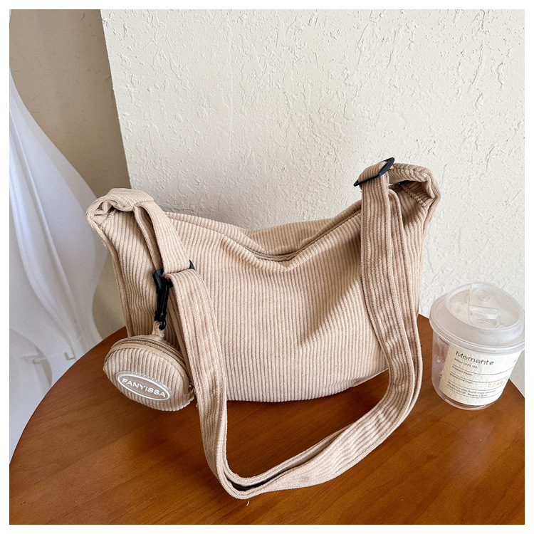Solid color simple large capacity 2023 autumn and winter New Korean style simple shoulder messenger bag mother bag dumpling bag fashion_voghion.com