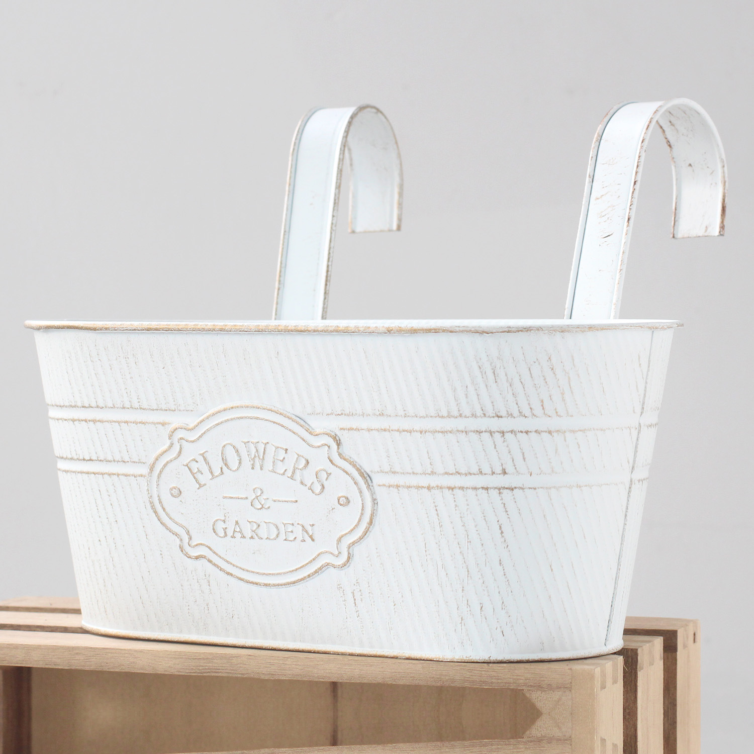 Cross-border Amazon retro distressed tin flower pot double hook detachable hook oval flower pot tin hanging