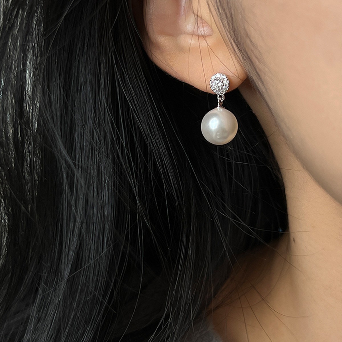 EH0225 (a pair of earrings)