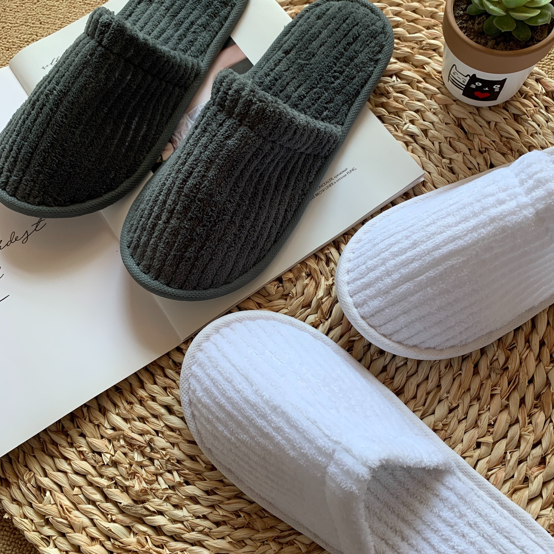Hotel disposable slippers for home use hospitality beauty salon homestay spring and autumn indoor non-slip coral fleece slippers wholesale