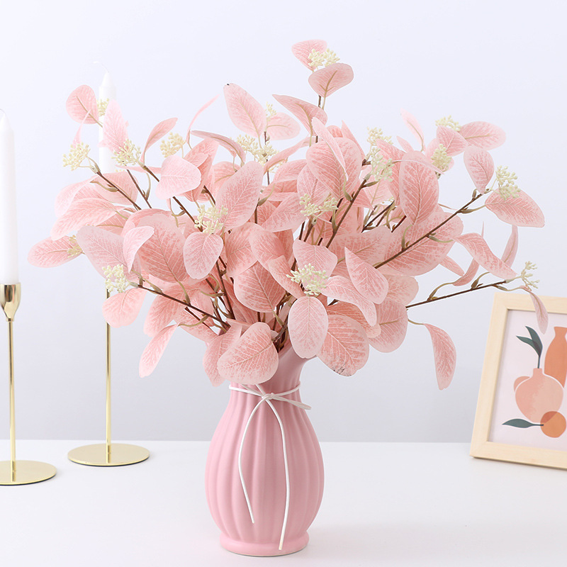 実付きユーカリの葉の偽の花束をシミュレーションします。|undefined