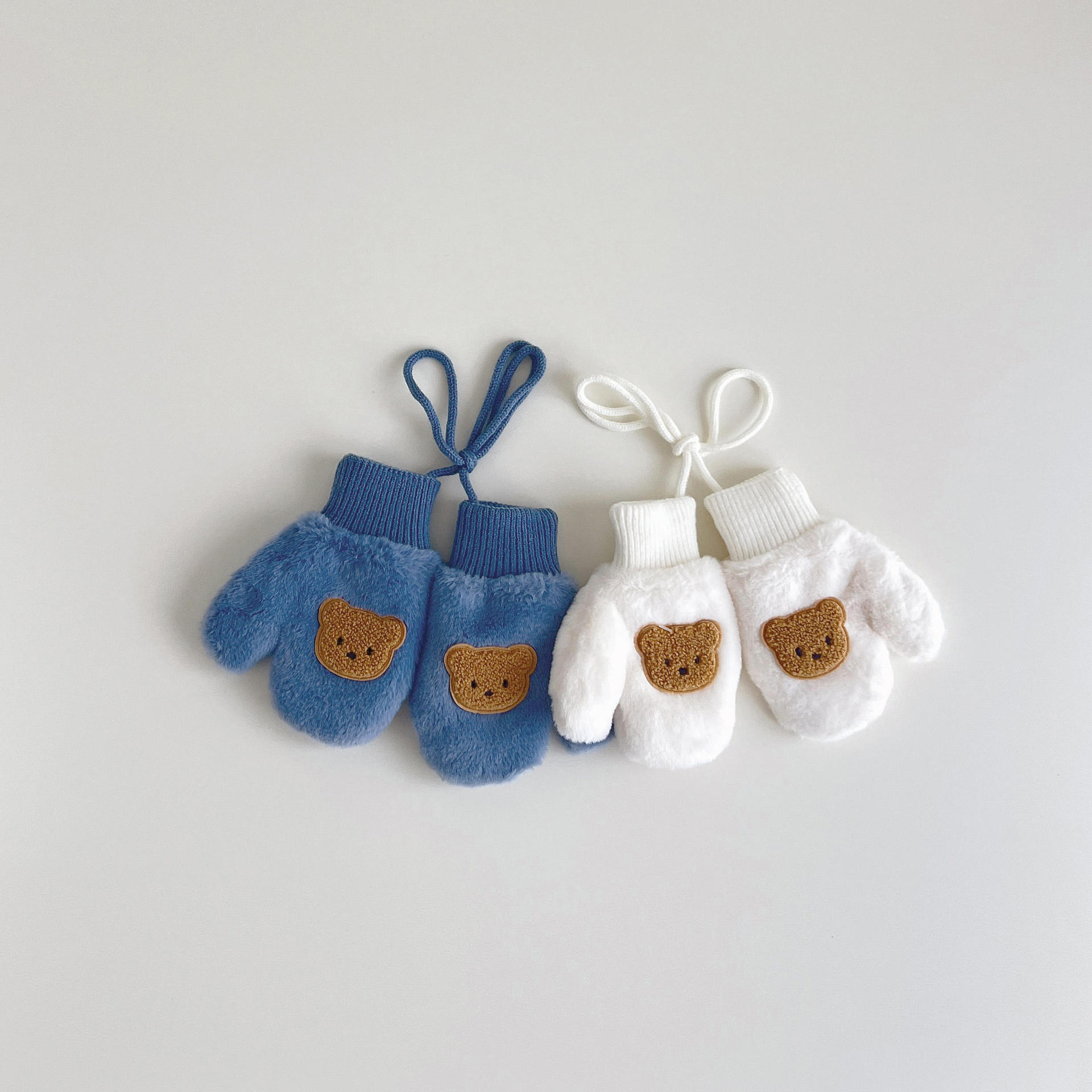 Autumn South South Korea children's gloves winter ins cartoon bear boys and girls finger halter plush baby wholesale