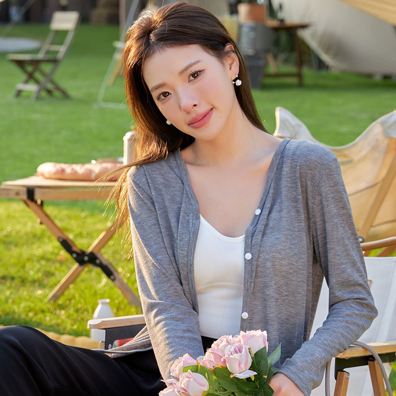 Spring and Summer 2025 Thin Tencel Cardigan Sun-protective Clothing Women's Korean-style Loose Lazy Style V-neck Knitted Air-conditioning Fir Jacket