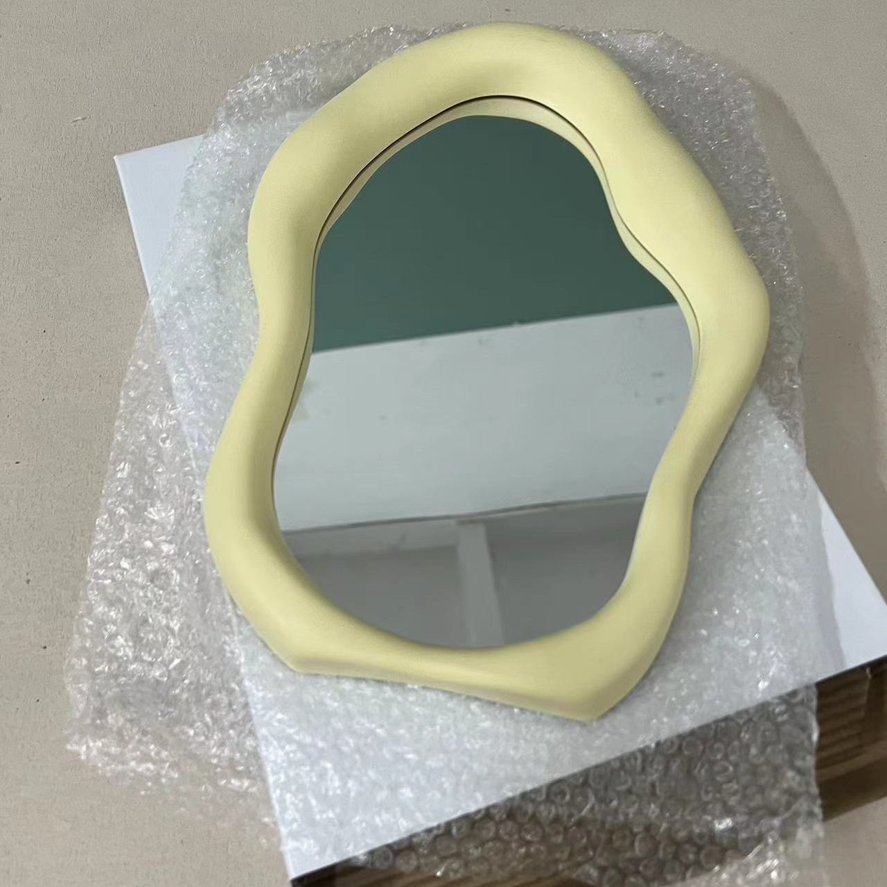 Nordic Light luxury irregular oval mirror makeup mirror Amazon cloud mirror bedroom desktop dressing table mirror