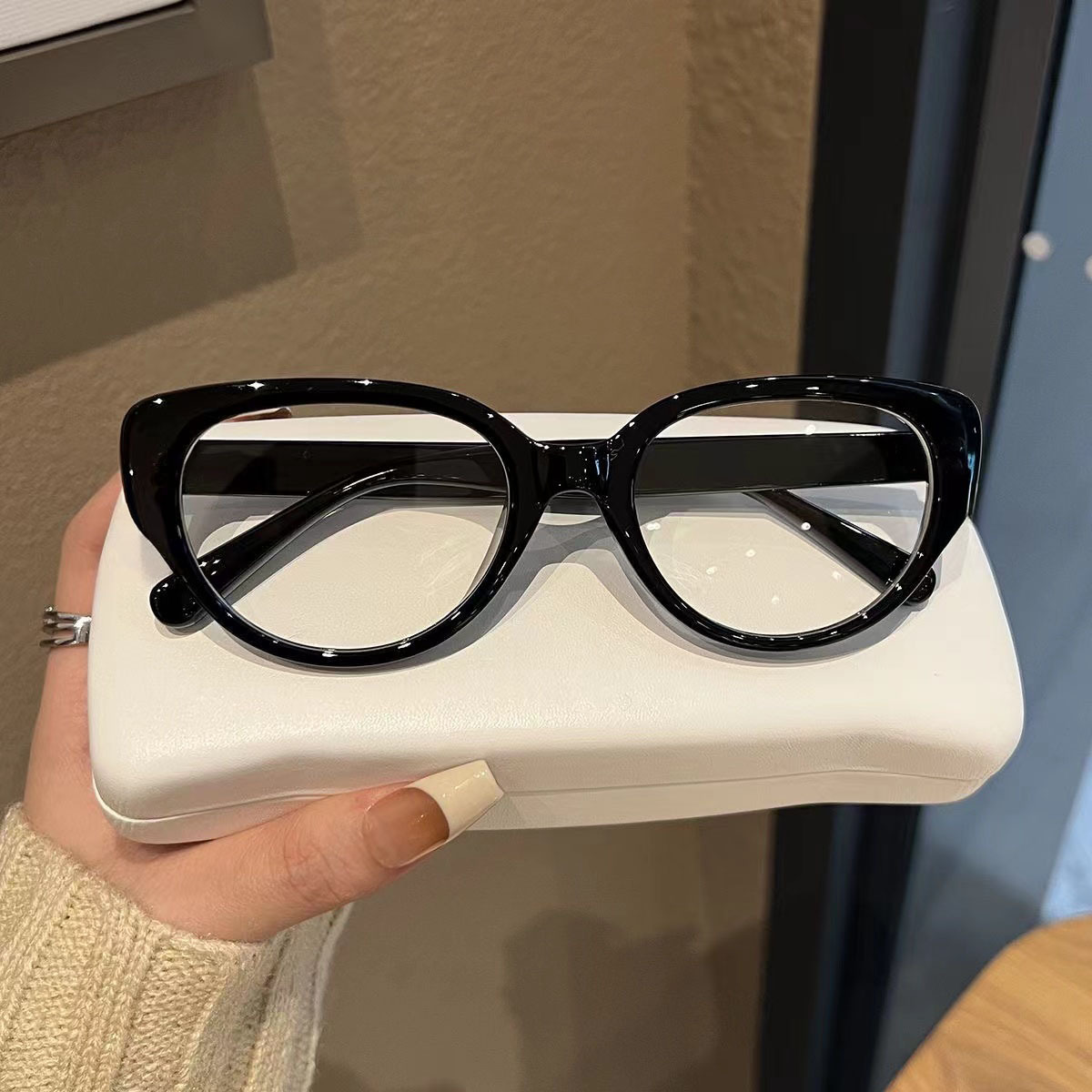 81059 new European and American myopia glasses women's black frame cat's eye flat mirror square round face slimming plain anti-blue light mirror