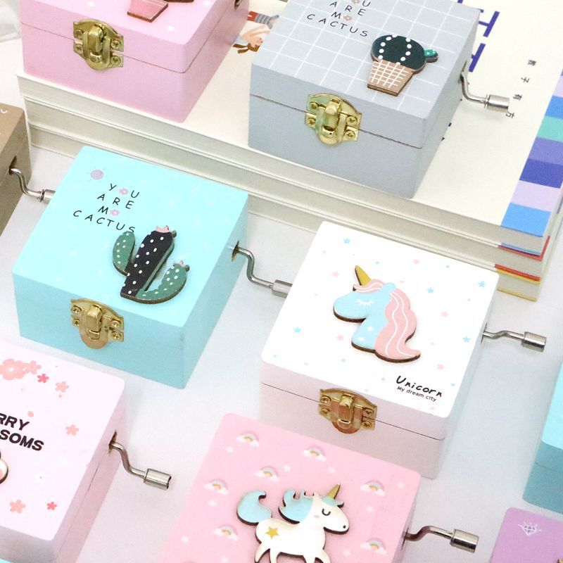 Cartoon girl music box hand wooden music box student gift creative gift birthday gift wholesale