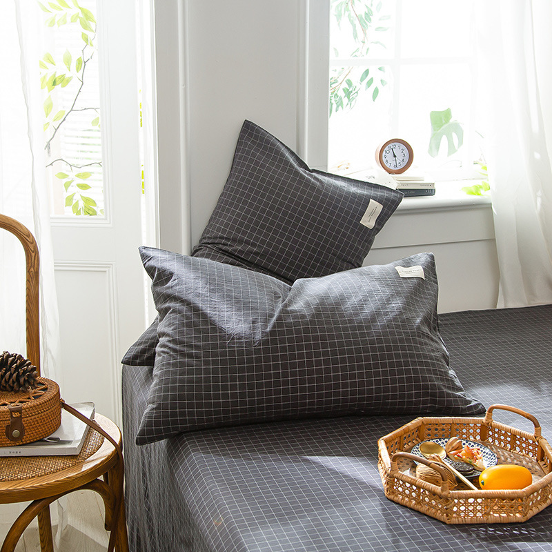 Small gray lattice